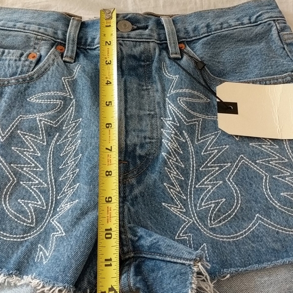 Levi's Del Norte Embroidered Jean Denim Shorts - Picture 7 of 8